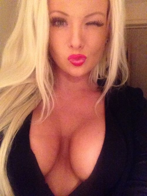 Sexxxstainedbrain - Big Tit Barbie Girl Bimbo Selfies picture 5 of 8